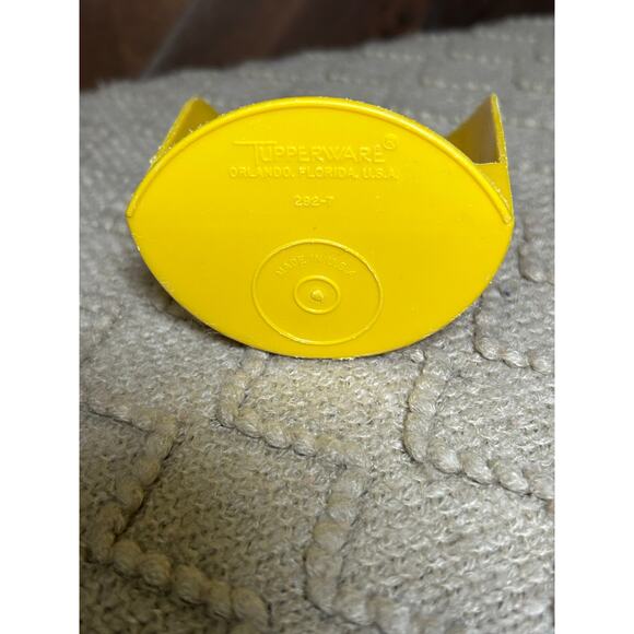 Vintage Tupperware Yellow Rocker Scoop: 1990s Kitchen Gadget - Picture 4 of 4